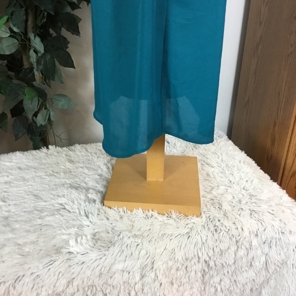 Torrid Size 00 Georgette semi sheer teal blouse with black lace sleeves - Picture 5 of 14